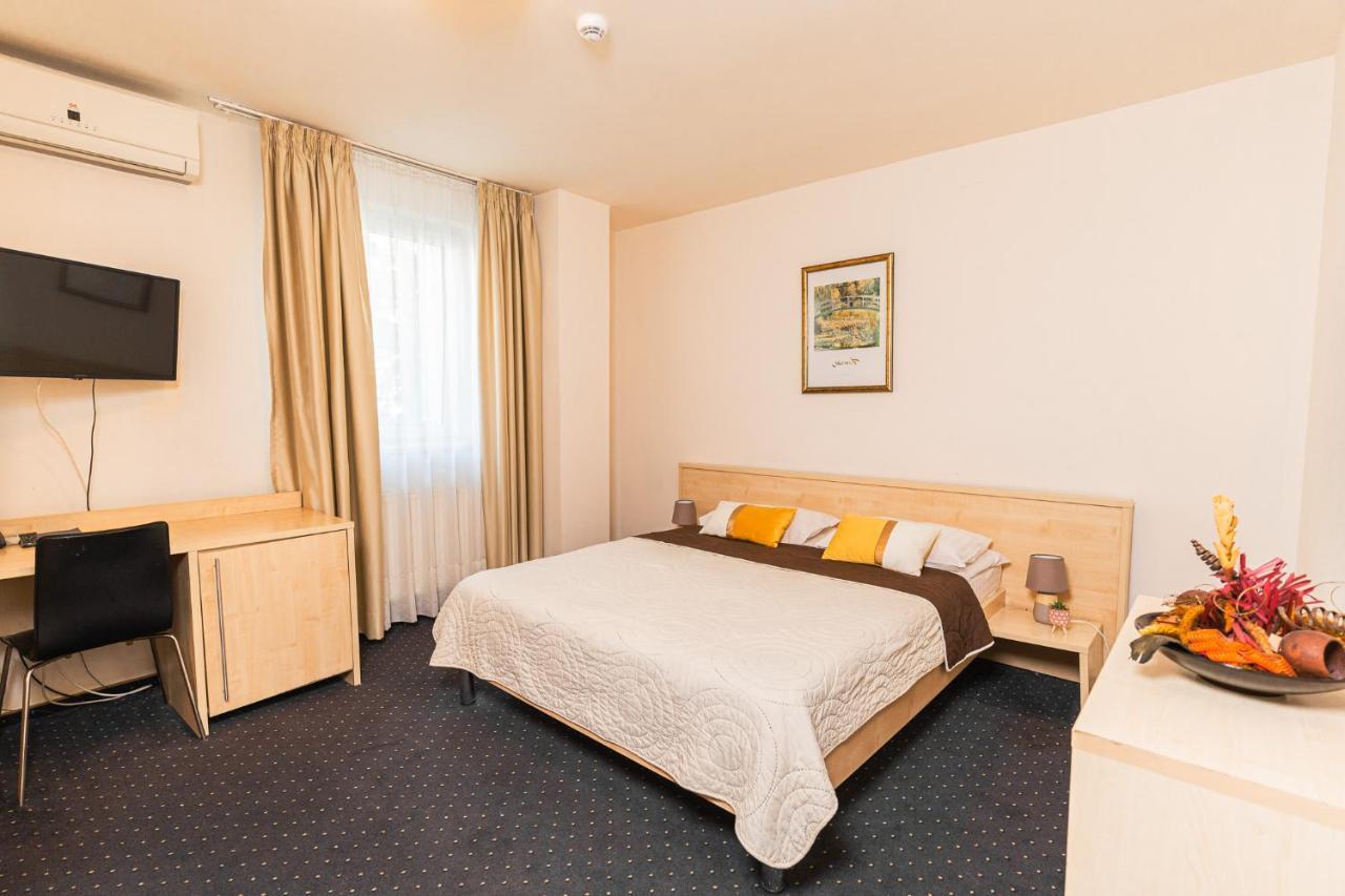 Hotel Pacific 티미쇼아라 외부 사진