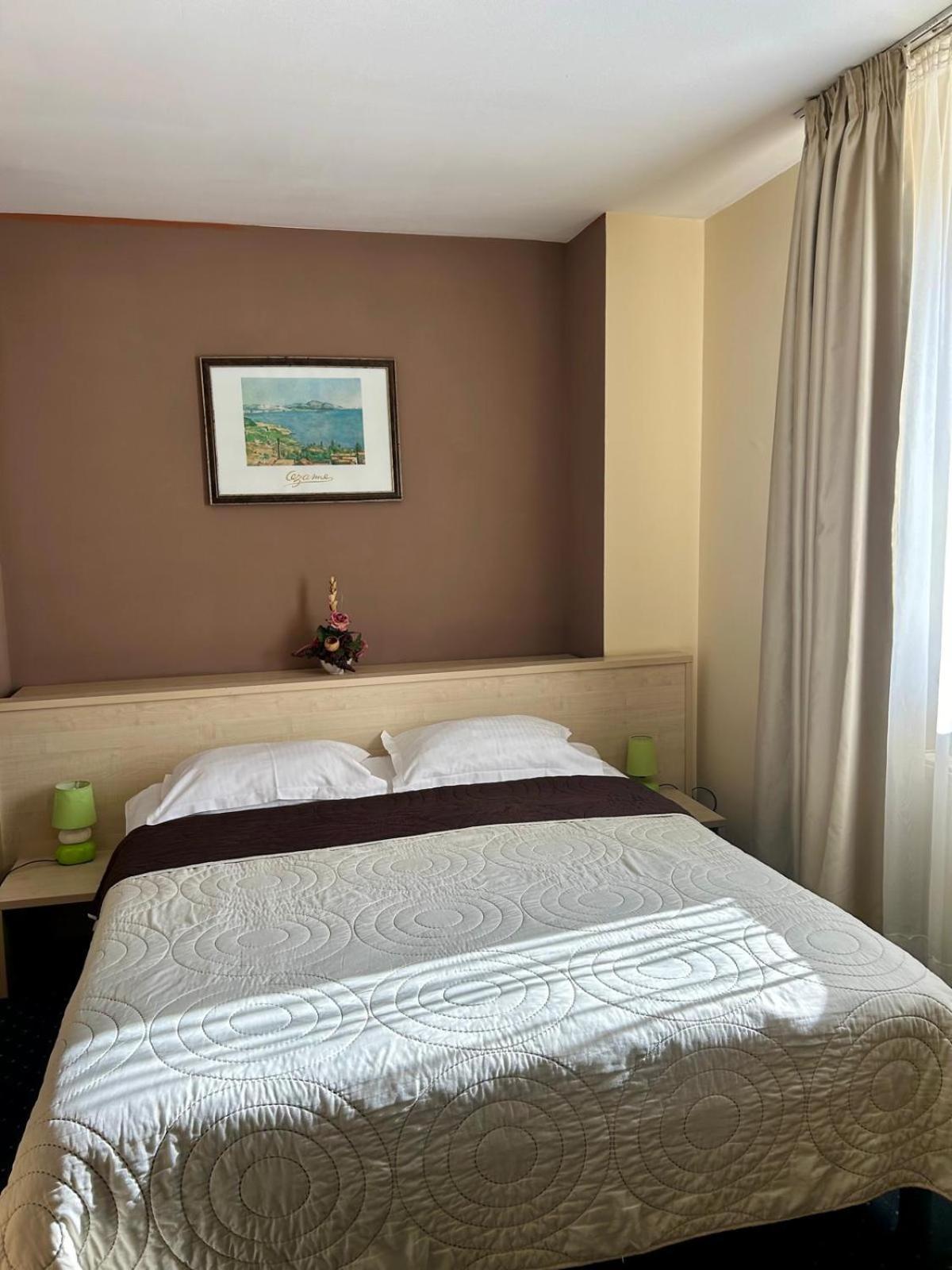 Hotel Pacific 티미쇼아라 외부 사진