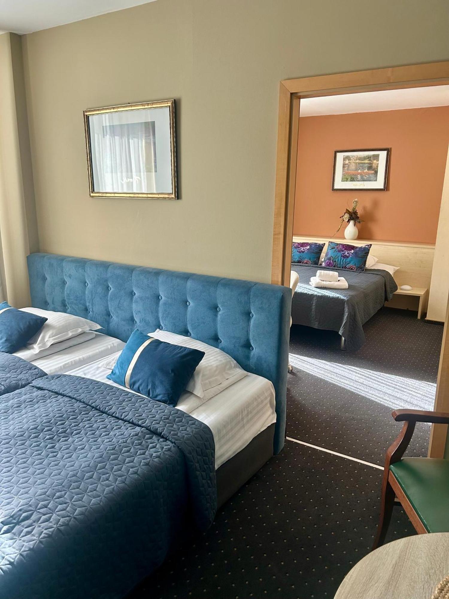 Hotel Pacific 티미쇼아라 외부 사진