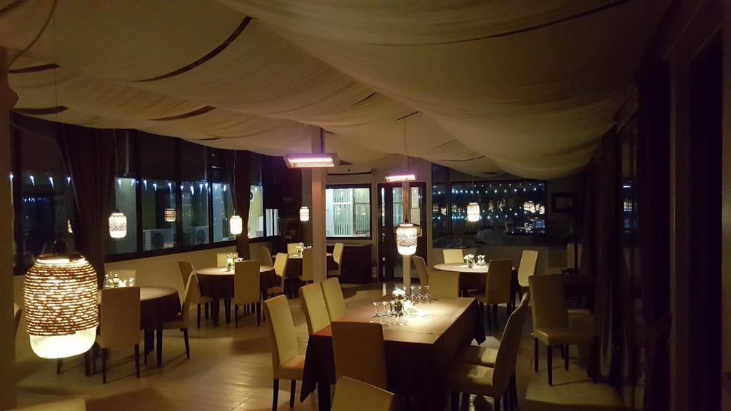Hotel Pacific 티미쇼아라 외부 사진