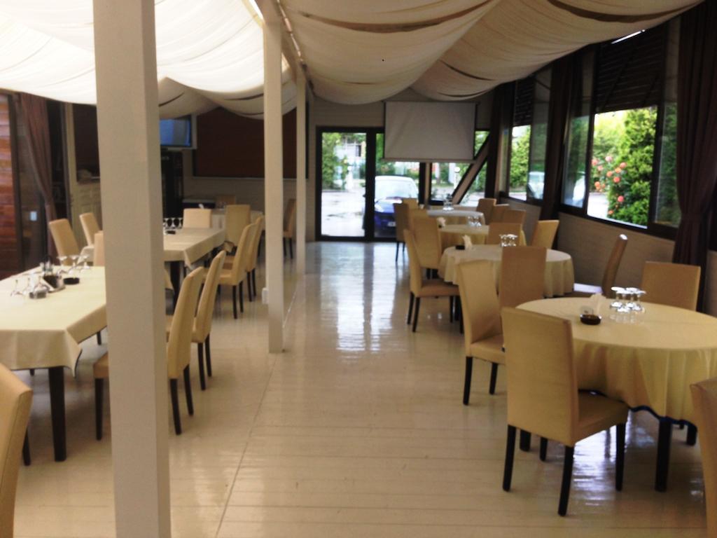 Hotel Pacific 티미쇼아라 외부 사진
